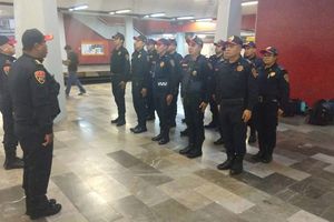 Policía muere en el Metro tras ser empujado a la vías por usuario 