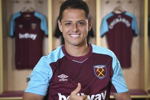West Ham celebra segundo aniversario de la llegada de Chicharito con video