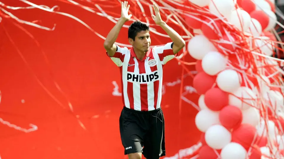PSV felicita a Carlos Salcido recordando uno de sus golazos