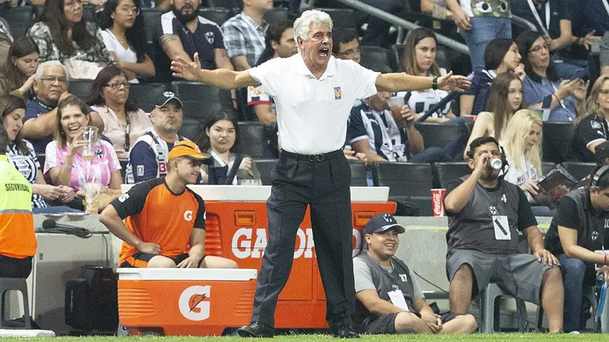 Tuca Ferretti da indicaciones en juego de Monterrey vs Tigres | MEXSPORT