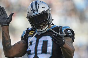 Julius Peppers se retira de los emparrillados tras 17 años