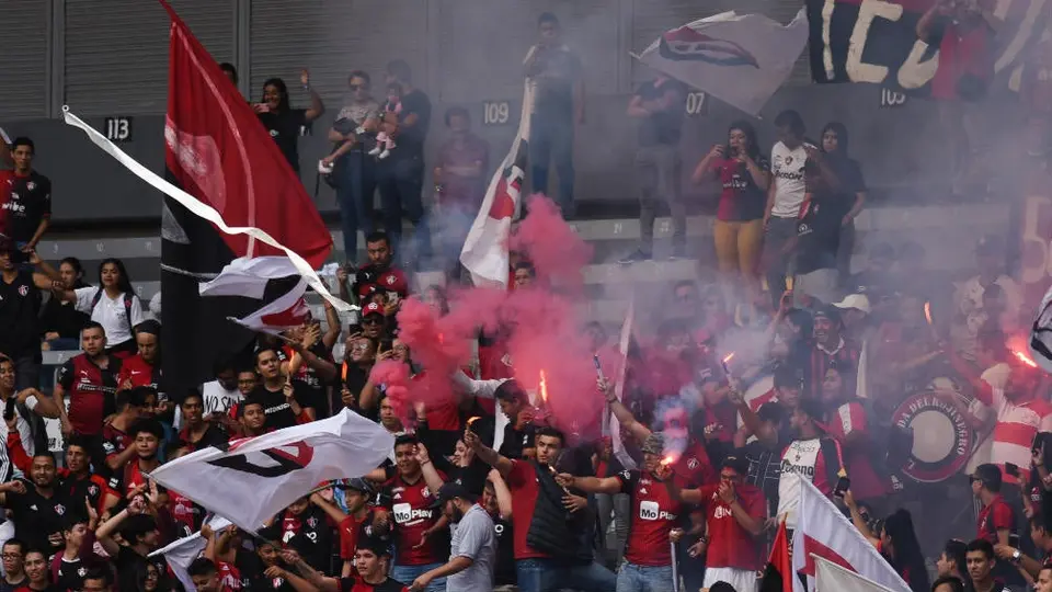 Afición del Atlas: 'A las Chivas nos las cog...'