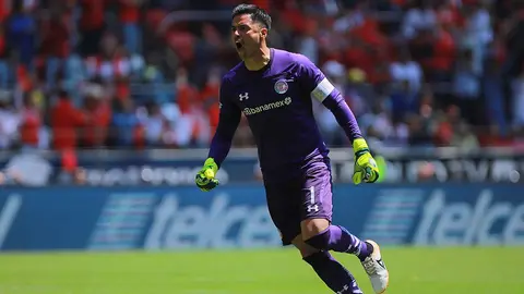 Chivas y Pumas tienen en la mira a Alfredo Talavera