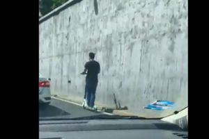Usuario de scooter es captado circulando sobre Viaducto