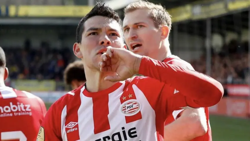 Hirving Lozano celebra una anotación con el PSV | X:@HIRVINGLOZANO70
