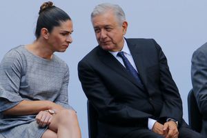 AMLO respalda a Ana Guevara pese a acusaciones de corrupción