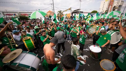 Propuesta de matrimonio conmueve previo a la Final entre León Y Tigres