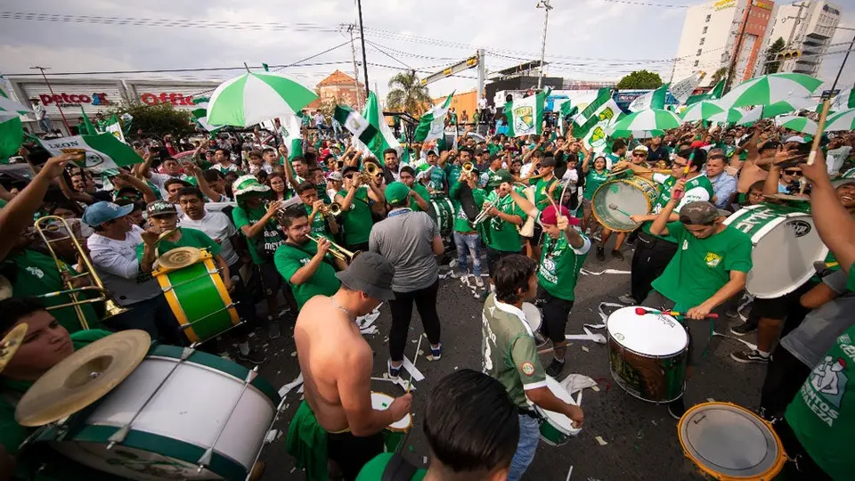 Propuesta de matrimonio conmueve previo a la Final entre León Y Tigres
