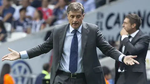 Míchel cree que falta de contundencia en Pumas es por ansiedad 