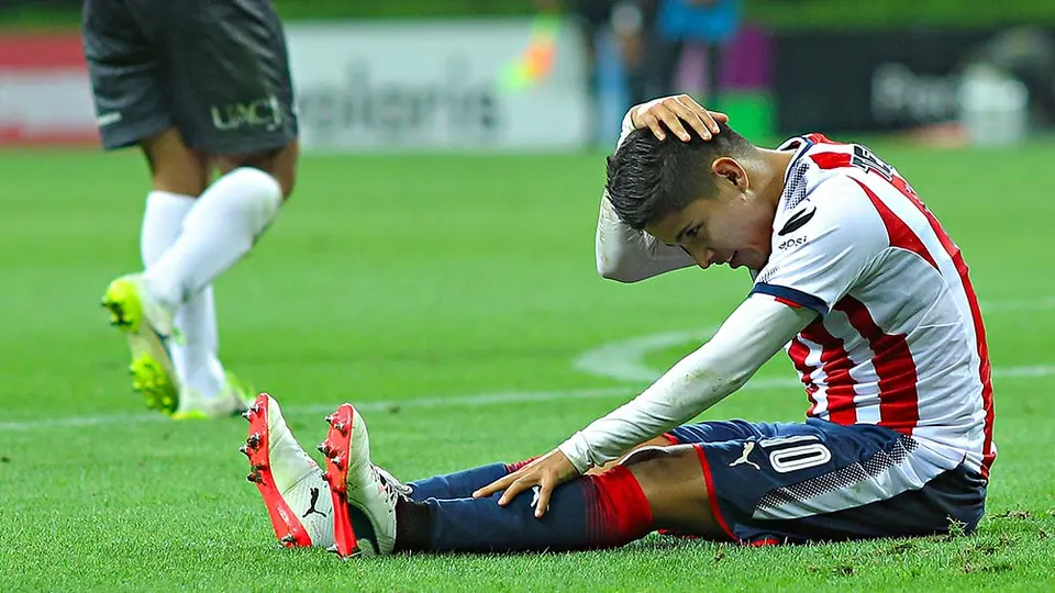 Chivas debuta jugadores, pero no los consolida como titulares