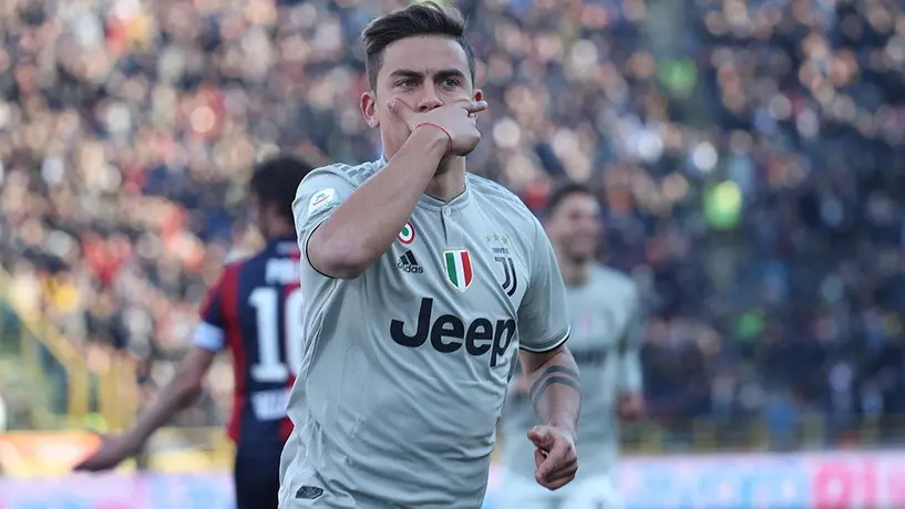 Dybala presume jersey del América en su colección