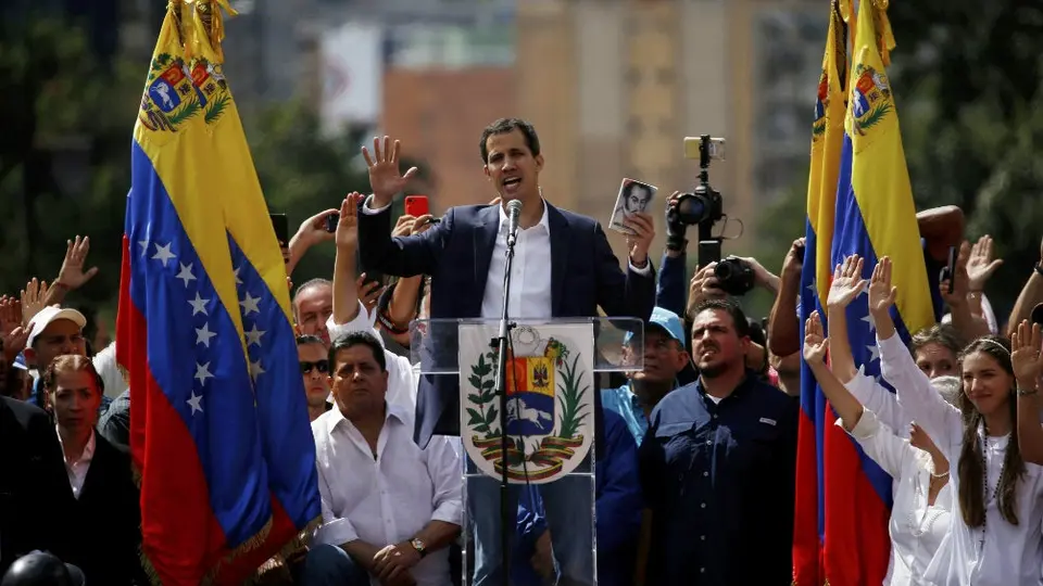 Líder de la Asamblea Nacional se declara presidente de Venezuela
