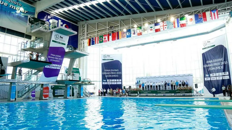 Federación Mexicana de Natación desampara a clavadista fracturada