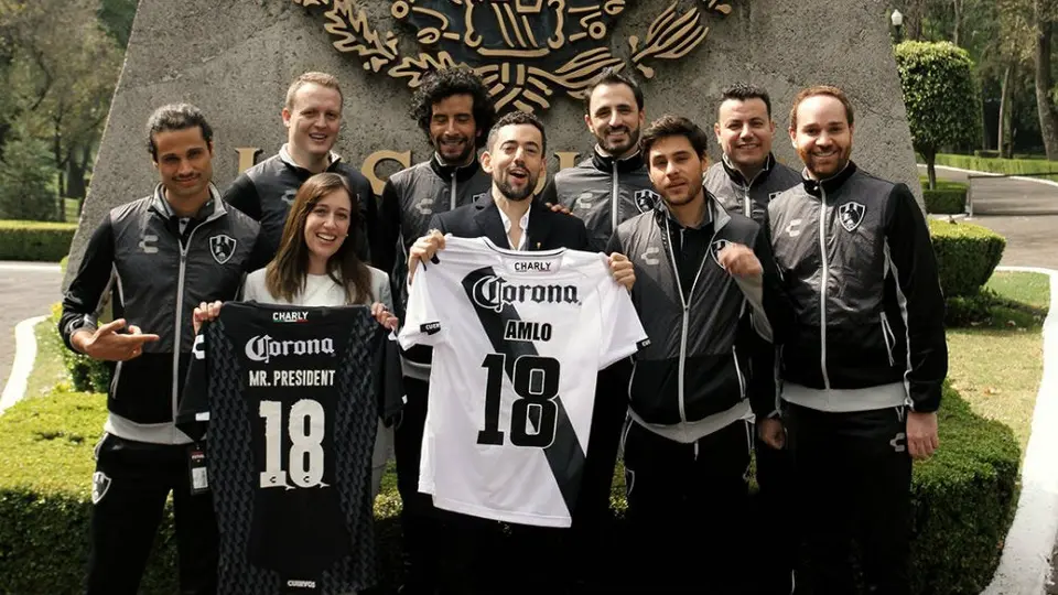 Club de Cuervos se queda con las ganas de conocer a AMLO