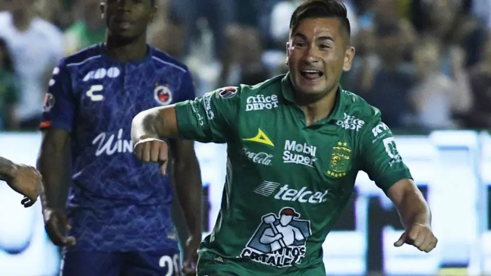 Jean Meneses 'trollea' a Nico Castillo en la Selección Chilena