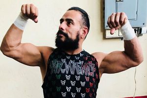 Rey Wagner reta a Blue Demon Jr. a lucha máscara contra cabellera