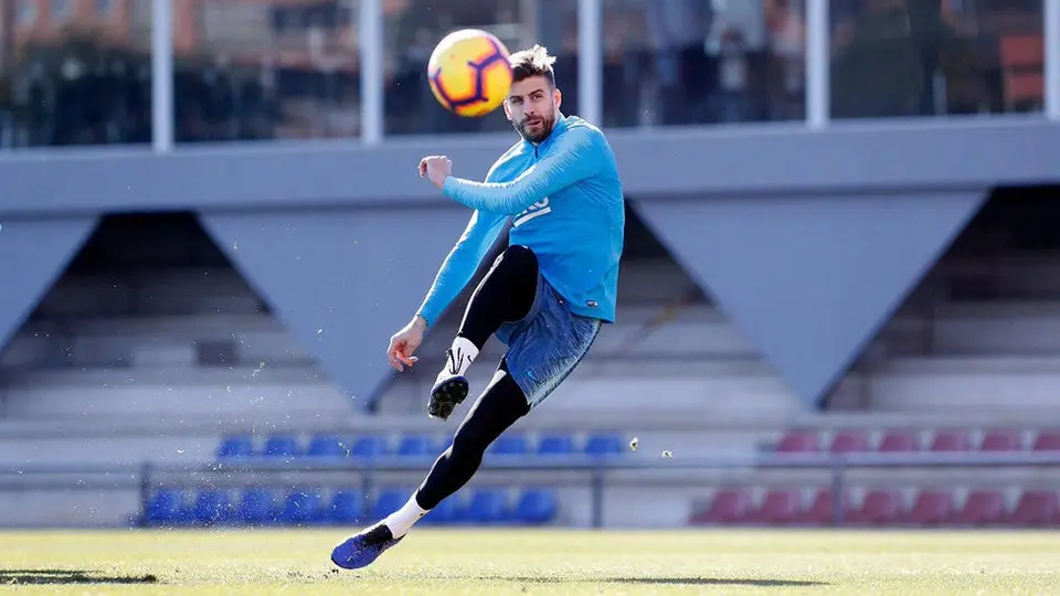Piqué trollea al Real Madrid preguntando si como folladas cuentan las del Bernabéu