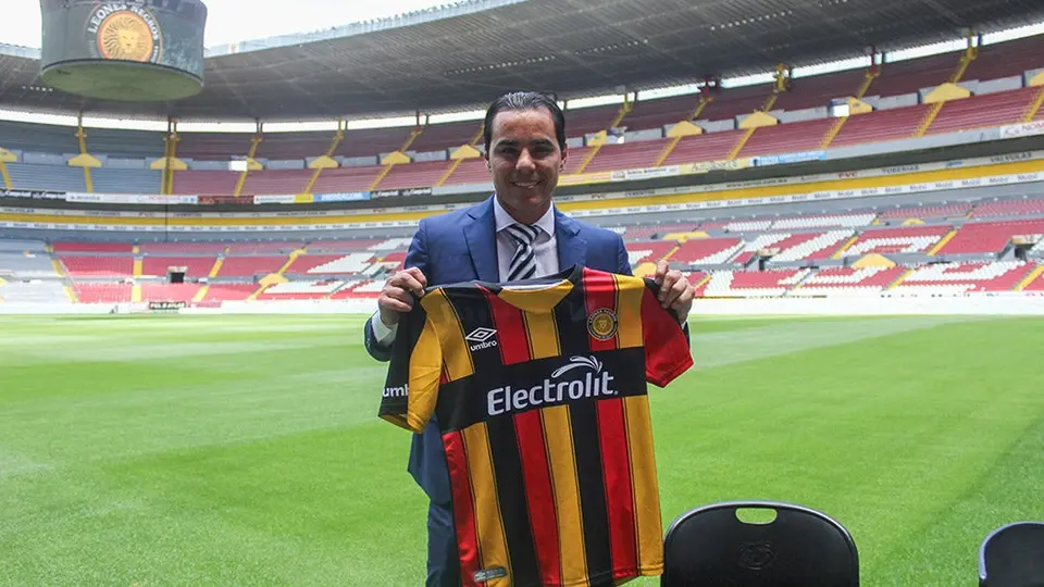 Omar Bravo sale del retiro y jugará en el Ascenso MX con Leones Negros