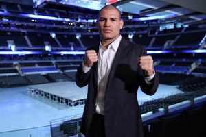 OFICIAL: Caín Velásquez estará en Triplemanía XXVII