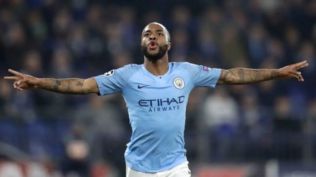 Raheem Sterling celebra el gol de la victoria contra Schalke 04 | AP