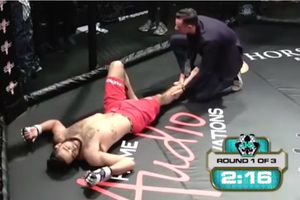 Peleador de MMA se fractura la pierna al dar una patada a su rival