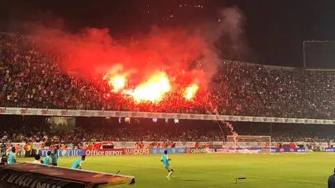 Afición de Veracruz se enfrenta a la policía naval en el Pirata Fuente