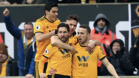 Jiménez colabora en victoria de último minuto de Wolves vs Leicester