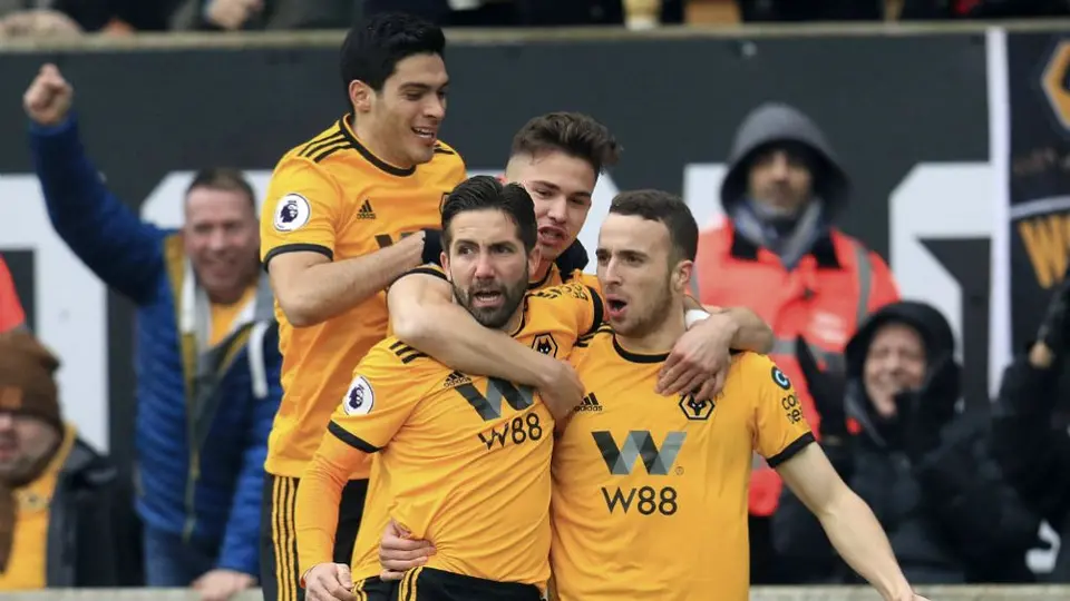 Jiménez colabora en victoria de último minuto de Wolves vs Leicester