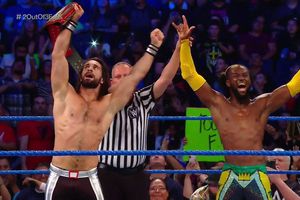 Seth Rollins y Kofi Kingston derrotaron a Sami Zayn y Kevin Owens en SmackDown