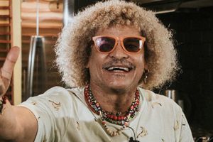 Carlos 'Pibe' Valderrama despidió sus míticos rizos y presumió nuevo 'look'