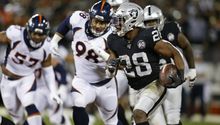 Oakland dominó y venció a Denver pese a baja de Antonio Brown