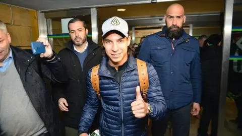 Guardado da tour de bienvenida a Lainez en instalaciones del Betis