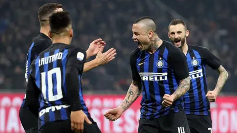 Inter festeja 20 años con Nike con jersey conmemorativo