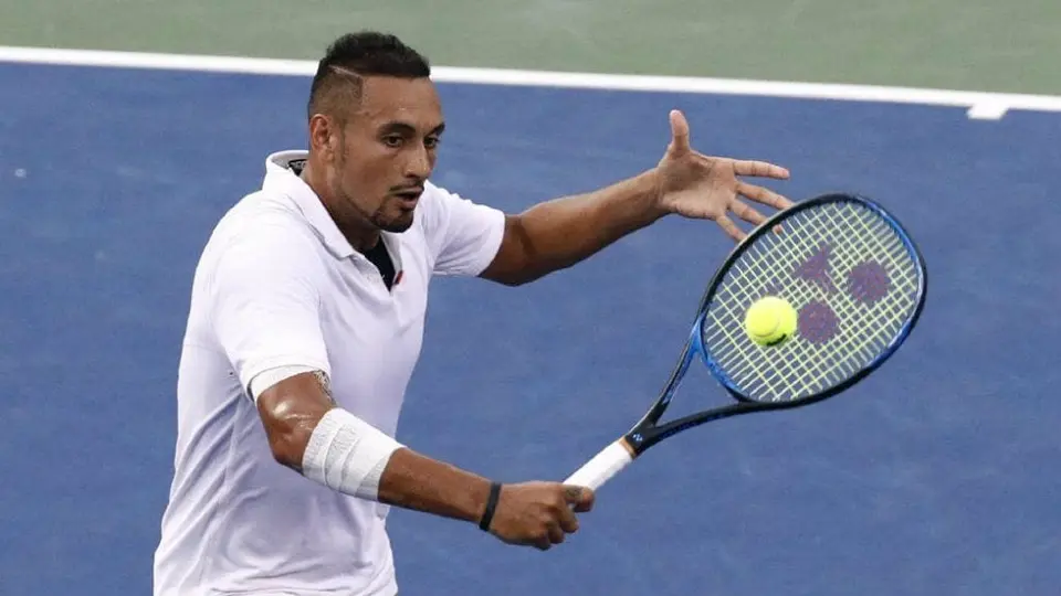 Nick Kyrgios, multado con 113 mil dólares por insultar y escupir a un juez