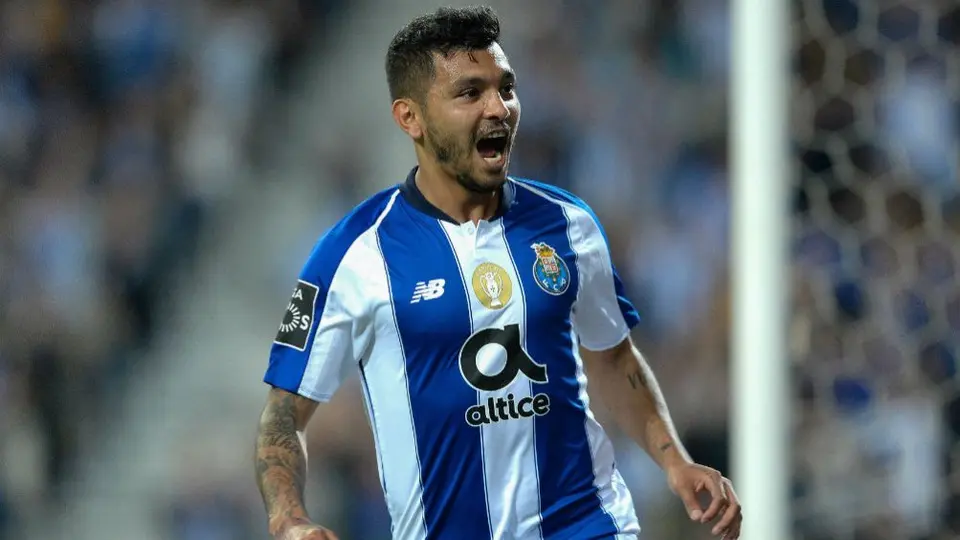 Tecatito Corona sigue enrachado y vuelve a marcar con el Porto