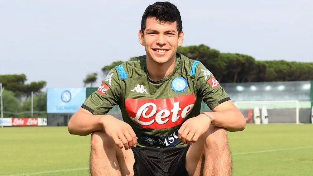 Hirving Lozano, previo a un entrenamiento con el Napoli | TWITTER @sscnapoliES