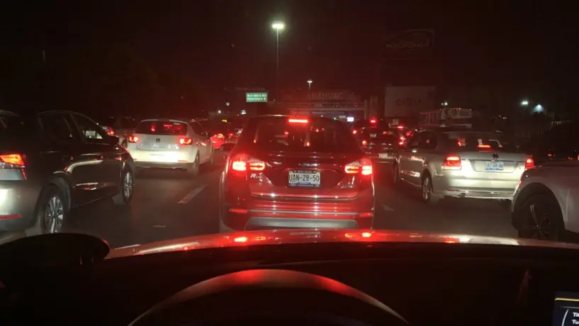 Delincuentes aprovechan tráfico en Mixcoac y asaltan camioneta
