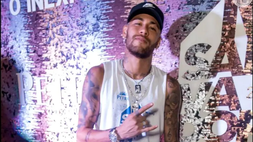 Neymar, captado bailando en carnaval poco después de que dejó las muletas