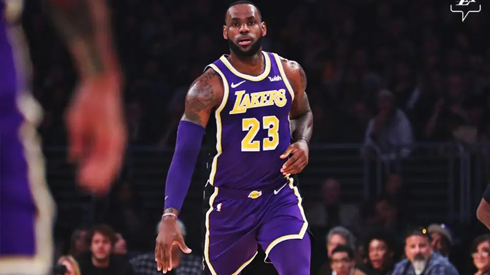 LeBron James supera a Michael Jordan como cuarto máximo anotador de la NBA