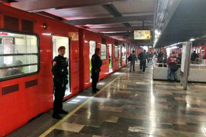Vagoneros propinan golpiza a policías del Metro de la CDMX
