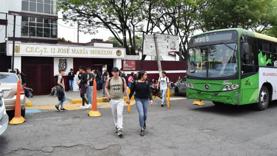 Alumna del CECyT 12 del IPN sufre herida tras asalto en camión