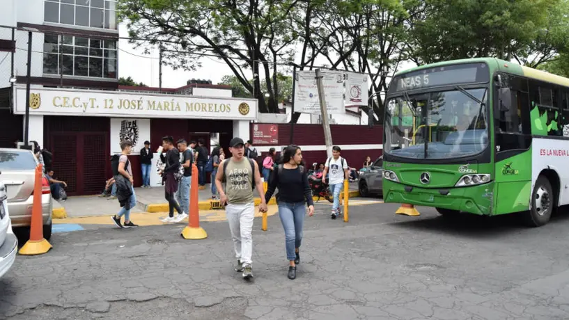 Alumna del CECyT 12 del IPN sufre herida tras asalto en camión