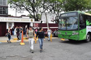 Alumna del CECyT 12 del IPN sufre herida tras asalto en camión