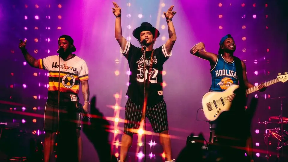Bruno Mars y Ozuna, 'rivales' del Canelo el sábado en Las Vegas