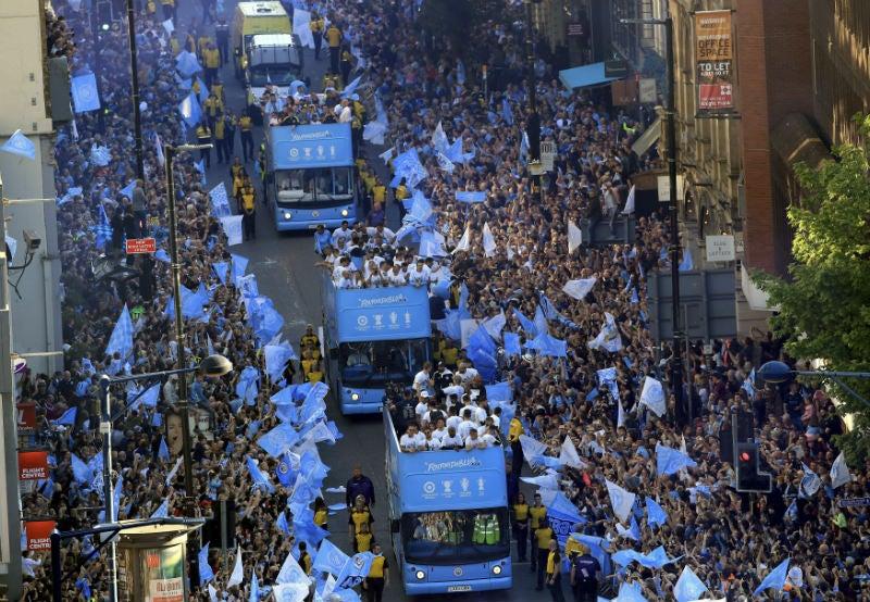 Así festejó Manchester City el triplete conquistado en Inglaterra