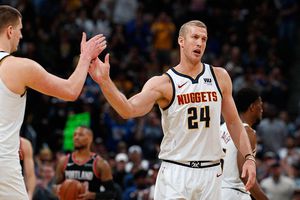 Nuggets se imponen a Blazers en primer juego de Semifinales