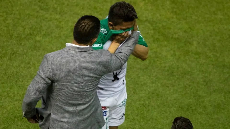 Ángel Mena salió entre lágrimas en Final de Vuelta contra Tigres