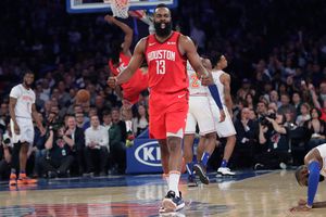 James Harden anota 61 puntos, la mayor cantidad en su carrera