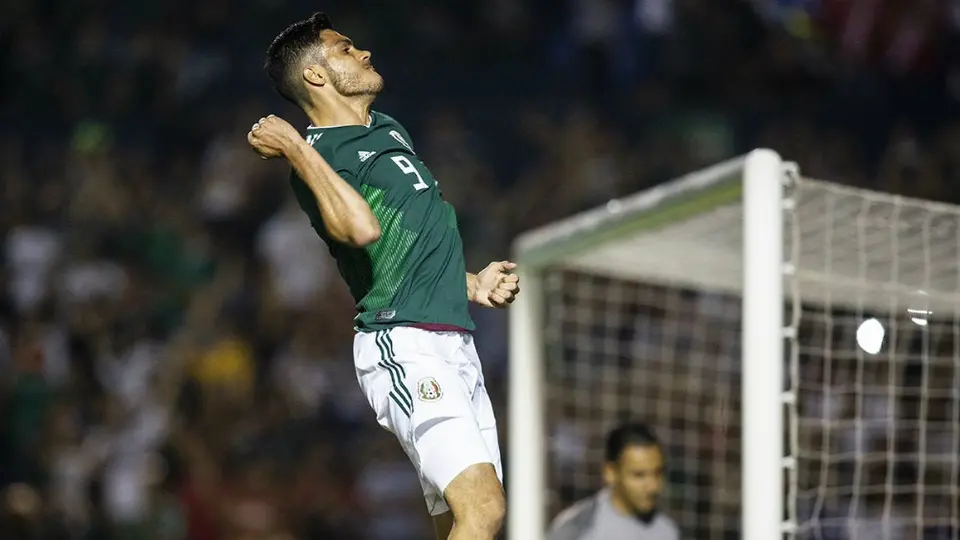 Raúl Jiménez comandará el ataque del Tri en debut del Tata