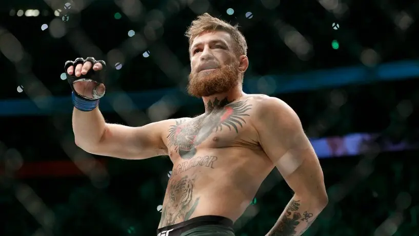 Conor McGregor golpeó a un adulto mayor que rechazó un whisky